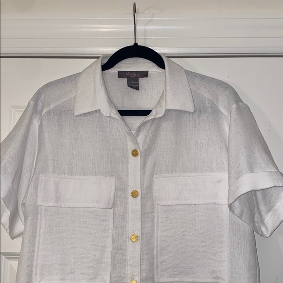 Olivia & Martin White Button-Up Shirt with Gold Accents size Small - Picture 2 of 5